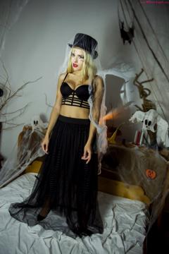 AnoliA in Milena Angel set Trick