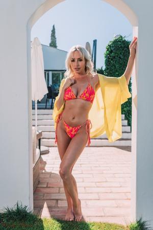 Holly Gibbons in Hayleys Secrets set Beautifully Bright Passage