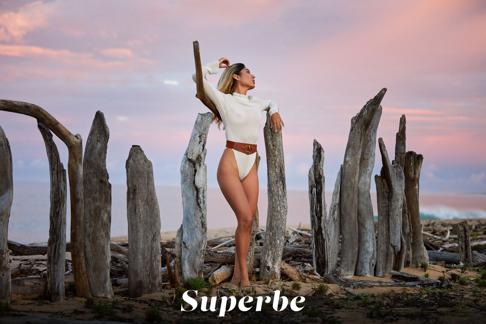 Georgina Cortez in Superbe set Driftwood