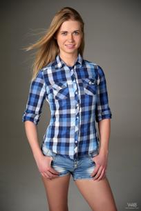 Violette Pink in Watch4Beauty set CASTING Violette