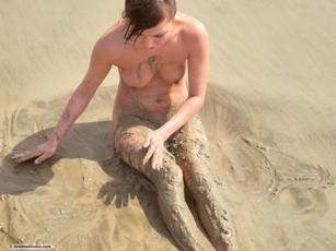 Agnus and Kari in Goddess Nudes set 