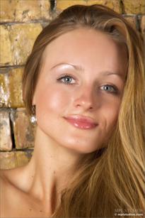 Priscilla in Mpl Studios set Bonjour