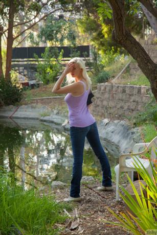 Iris Robie in Zishy set Love Boats