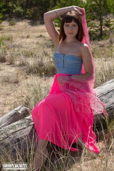 Medina in Showy Beauty set Medina