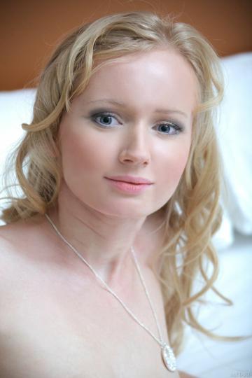 Lana H in Metart set Presenting Lana