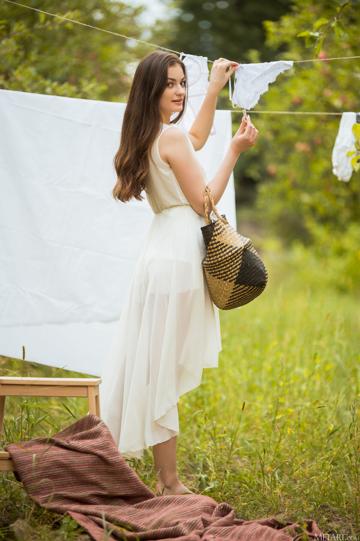 Shining Moon in Metart set White Whisper