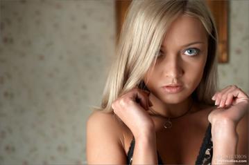 Monika in Mpl Studios set Extraordinary