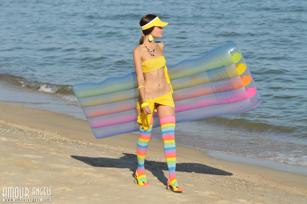Tandy in Amour Angels set Colorful Beach