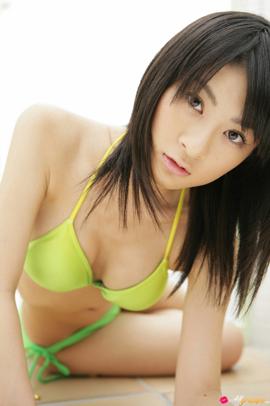 Mayu Mitsui in All Gravure set Lime