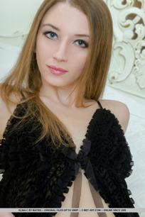 Elina C in Metart set Adornos