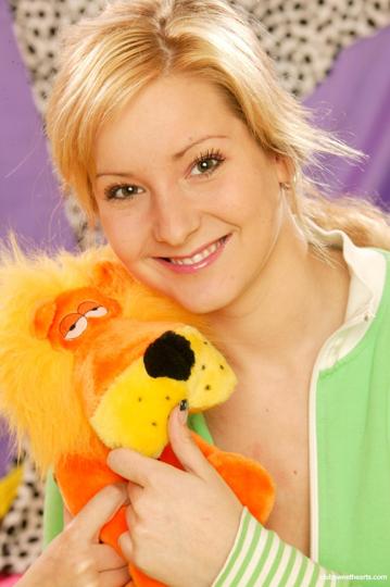 Allysia in Club Sweethearts set #23521