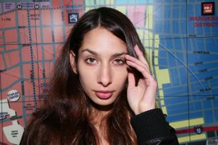 Sarah Lynch in Zishy set Vestibulum Oris