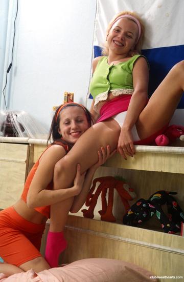 Roos C and Linda Q in Club Sweethearts set #23243