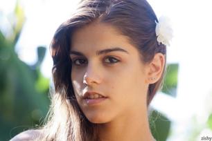 Maria Aravani in Zishy set The Garden Teen