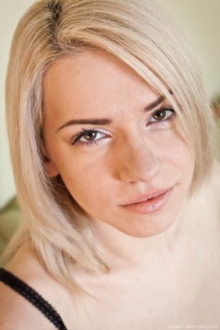 Selena in We Are Hairy set Selena gets off easy on the green couch