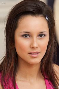 Bente in Morey Studio set All eyes on her