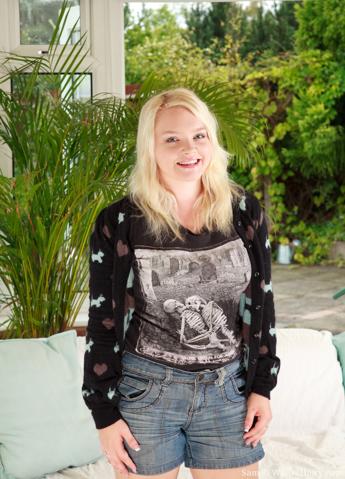 Sam in We Are Hairy set Sam plays with her blonde bush in the sun