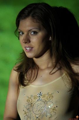 Hannah in Louis de Mirabert set En Vert