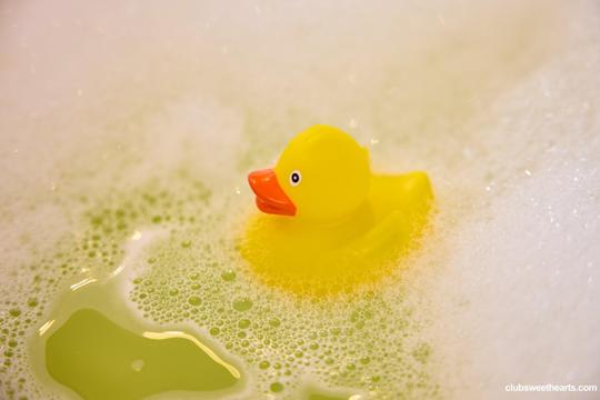 Iris Murai in Club Sweethearts set International Bath Day