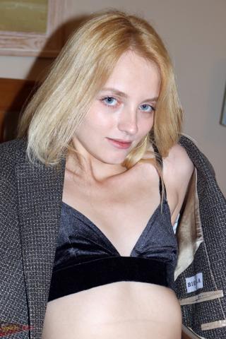 Kate Bloom in Matts Models set #5259