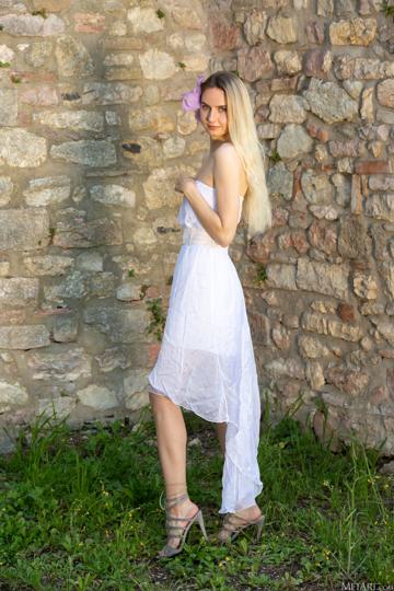 Emily Swan in Metart set Purple Flower