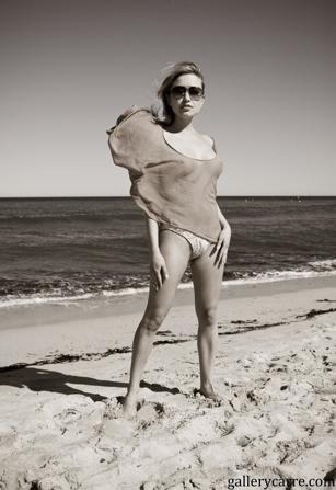 Lia May in Gallery Carre set Pampellone 's Beach