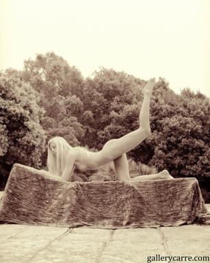 Daphnee in Gallery Carre set By The Pool