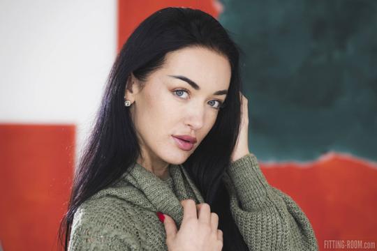 Zuzu Sweet in Fitting Room set Sweet Babe O'Mine