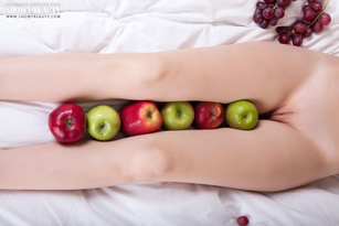 Lisa In Showy Beauty Set Apple Pie — nude pic 20