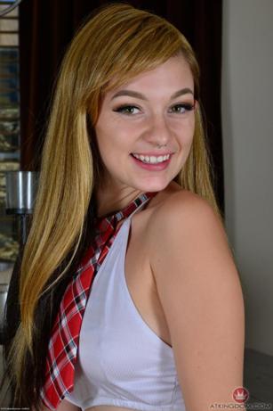 Lila Lavay in ATK Premium set #7649