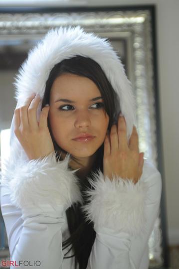 Emma in Girlfolio set Eskimo