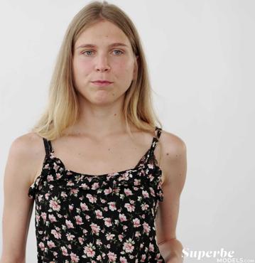 Nora Pace in Superbe set Casting Nora Pace