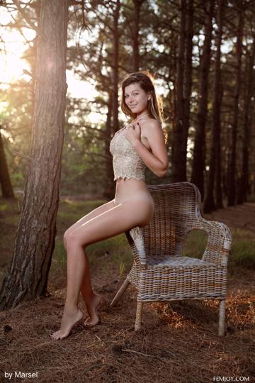 Stefania in Femjoy set Nature Lover