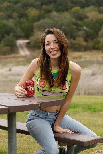 Hannah Tarley in Zishy set Lonestar Bulbasaur