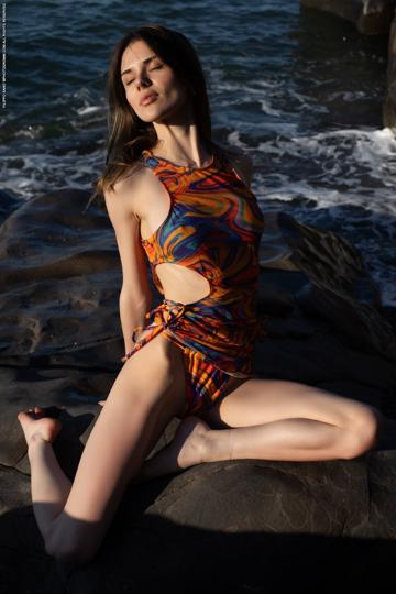 Deva in Photodromm set Black Rocks 2