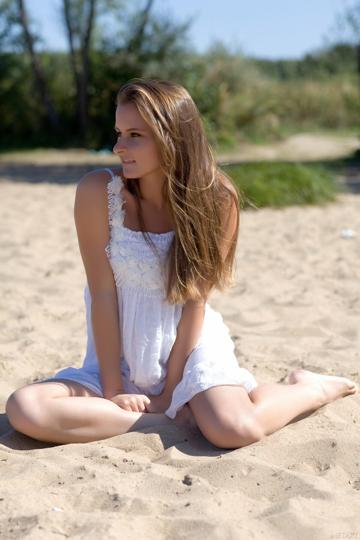 Romina A in Metart set Presenting Romina