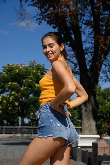 Alissa Foxy in Zishy set Spring Arrives