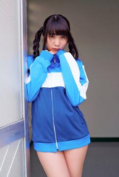 Yuno Mizusawa in All Gravure set Fila