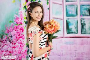 Alena in Showy Beauty set Lovely Flower