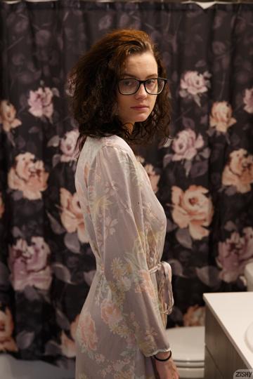 Stella Barry in Zishy set Another Late Night