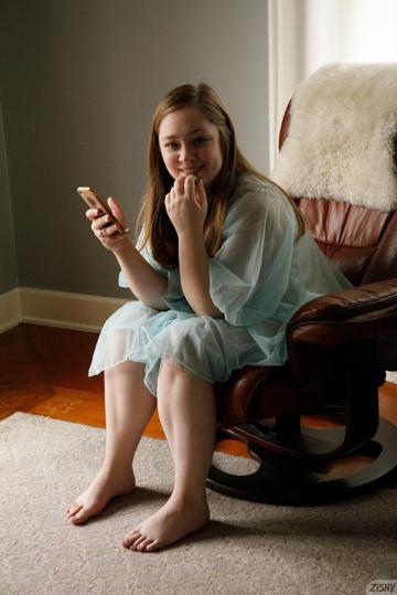 Rose Fessenden in Zishy set Trouble Breathing