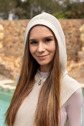 Leona Mia in Wow Girls set Poolside Stroll